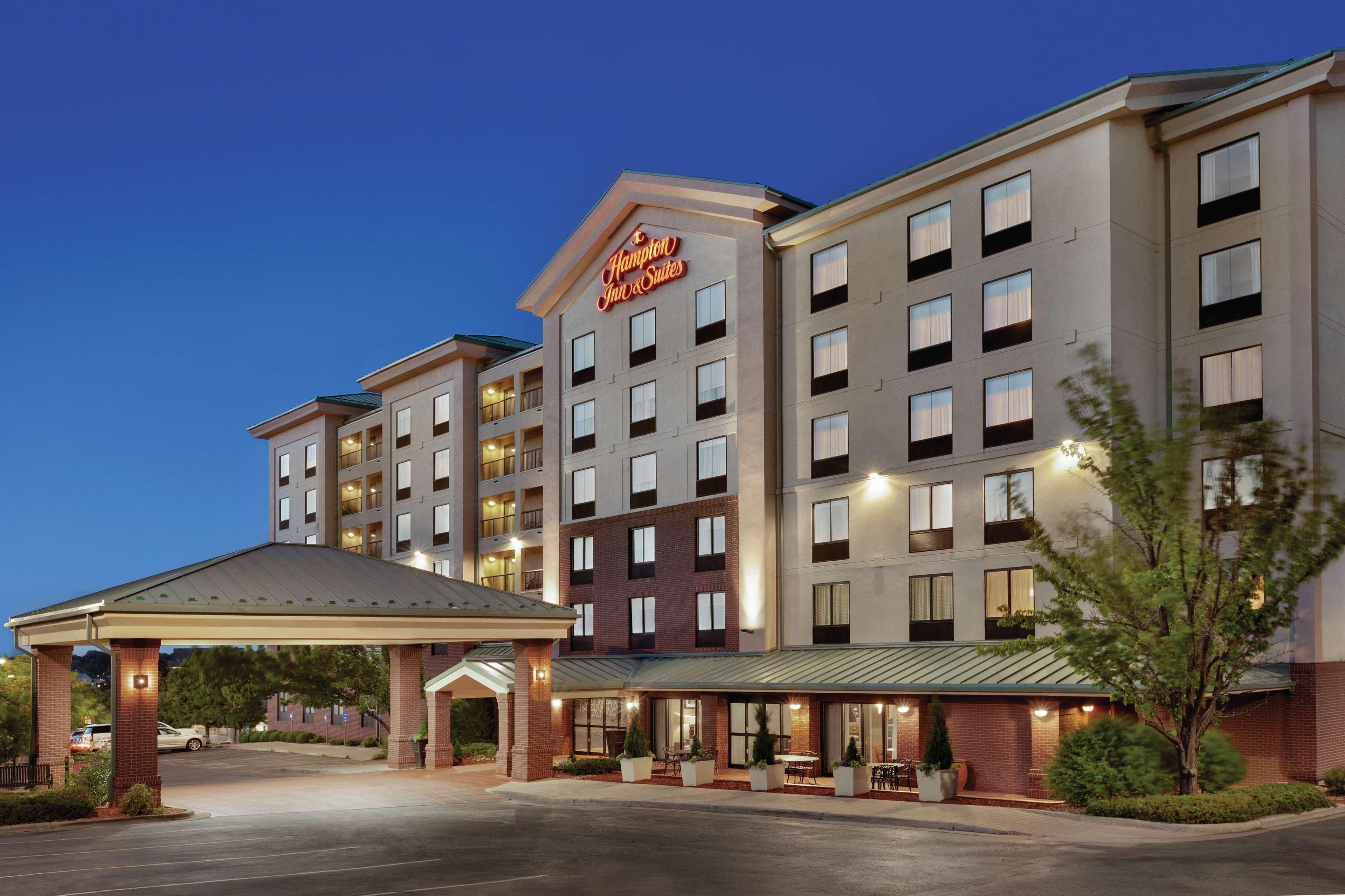 Hampton Inn & Suites Denver-Cherry Creek Exterior photo